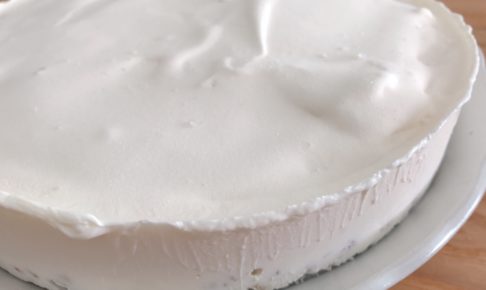 低カロリーで濃厚 レアチーズケーキ風アイスの簡単レシピ ヨーグルトとラカントsを使ってアイスクリームメーカーにセットするだけ まごころ365